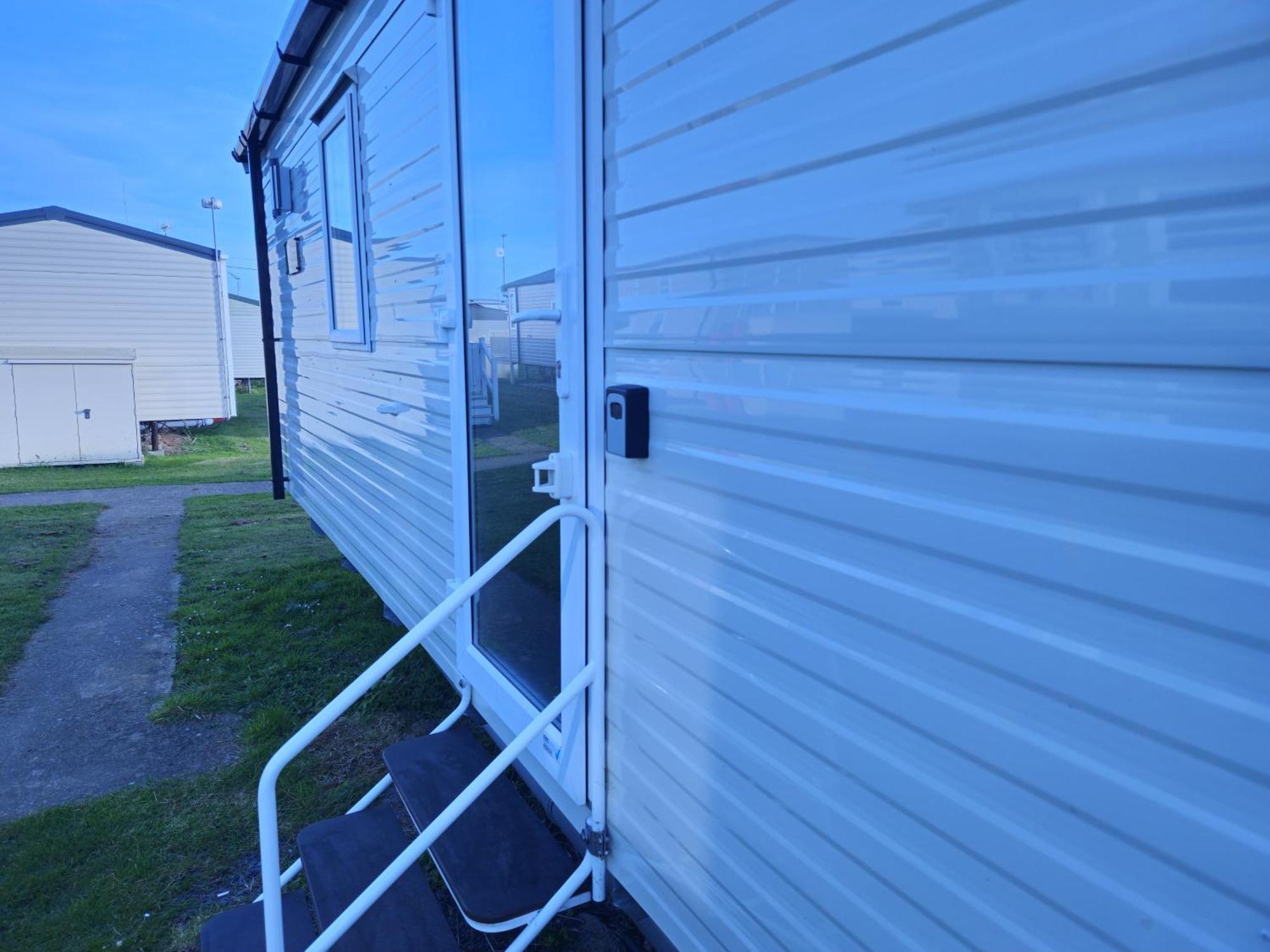 Ultimate Serene Getaway East Mersea Exterior photo